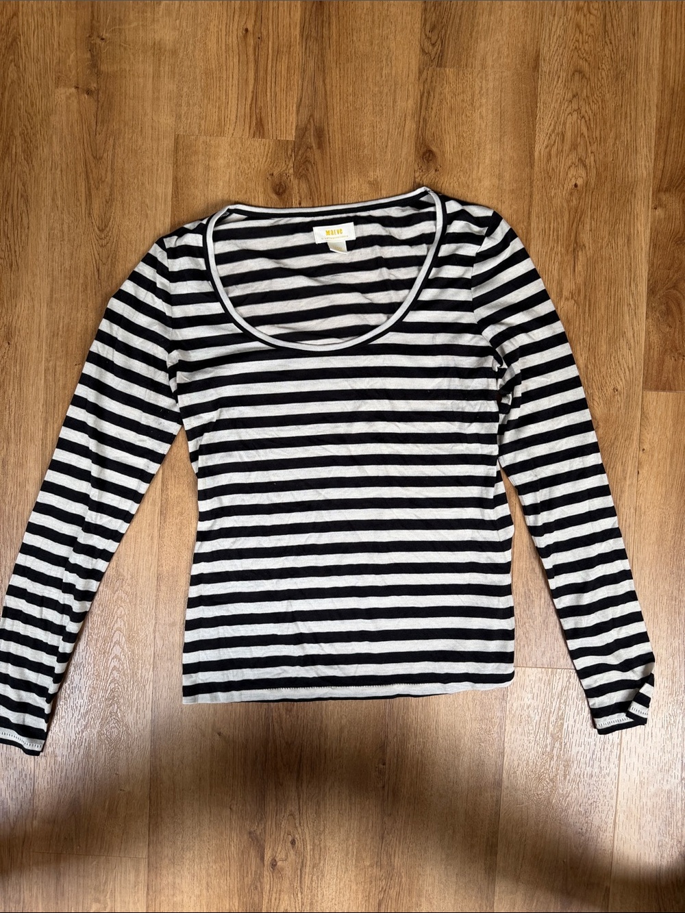 Striped Scoop Neck Long-Sleeve Top - Black & White